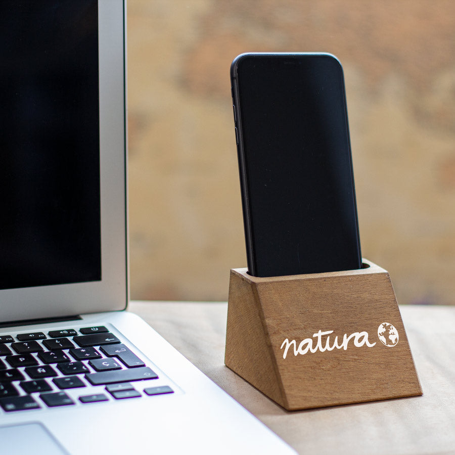 soporte de madera para el mobil personalizado con tu marca