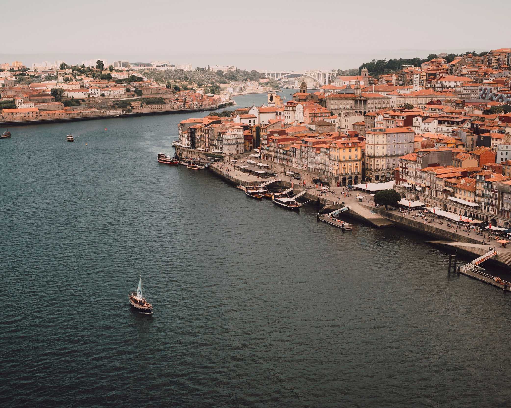 Uma viagem ao Porto, nas margens do rio Douro
